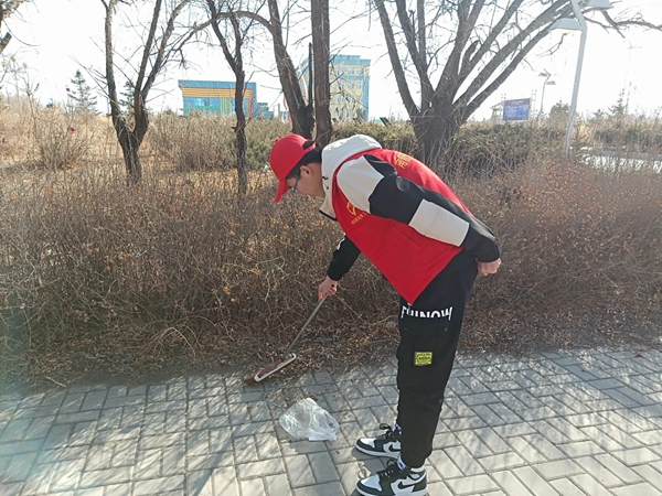 1555911044900224.jpg 春季绿化 美丽校园..jpg