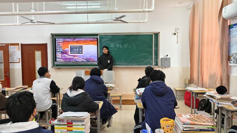 人们在看台上的人在房间里 AI 生成的内容可能不正确。